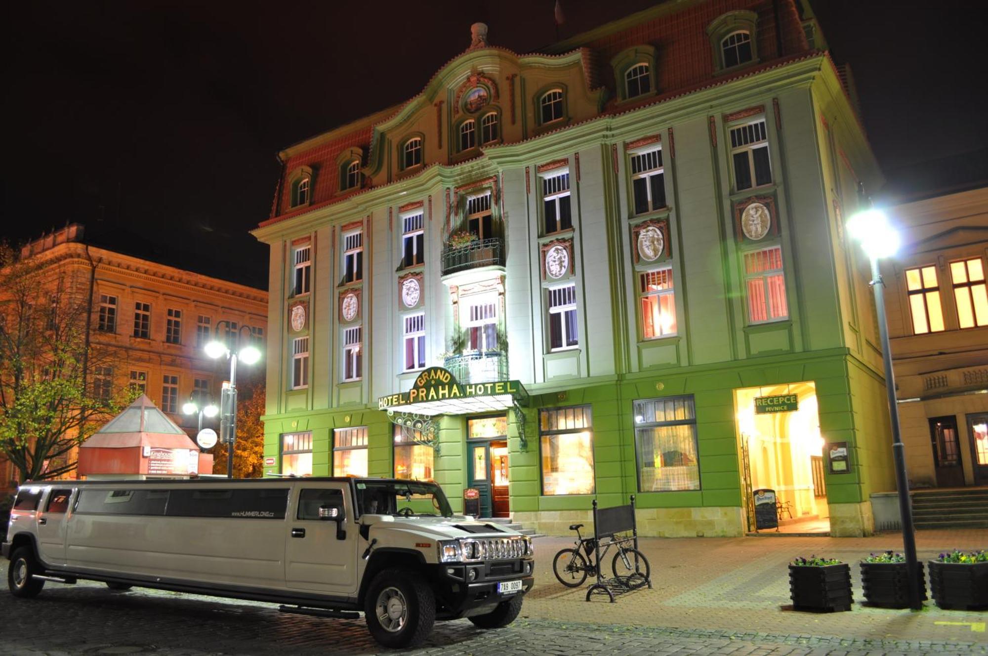 Grand Hotel Praha Jicin Bagian luar foto